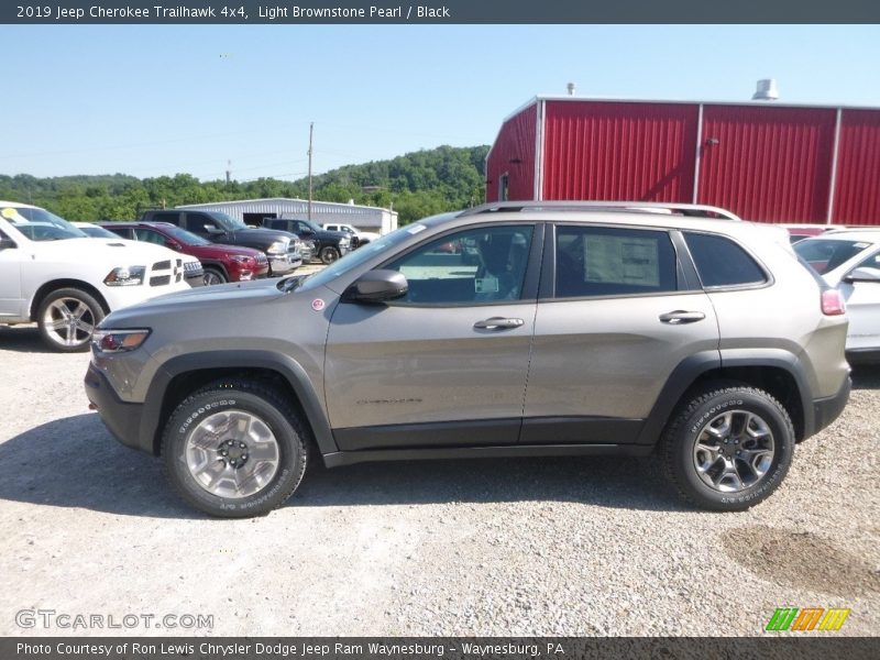 Light Brownstone Pearl / Black 2019 Jeep Cherokee Trailhawk 4x4