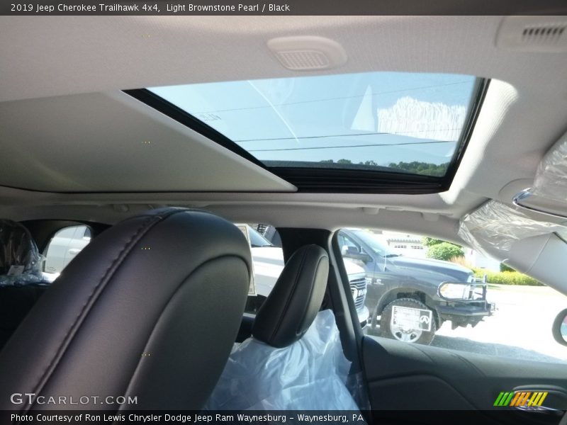 Light Brownstone Pearl / Black 2019 Jeep Cherokee Trailhawk 4x4