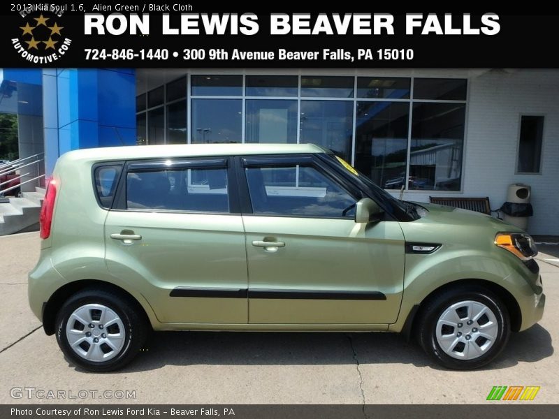 Alien Green / Black Cloth 2013 Kia Soul 1.6