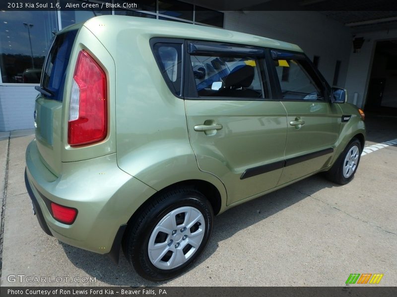 Alien Green / Black Cloth 2013 Kia Soul 1.6