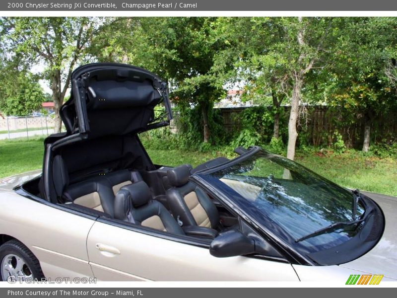 Champagne Pearl / Camel 2000 Chrysler Sebring JXi Convertible