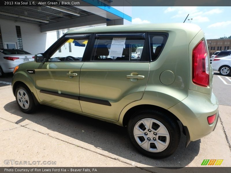 Alien Green / Black Cloth 2013 Kia Soul 1.6