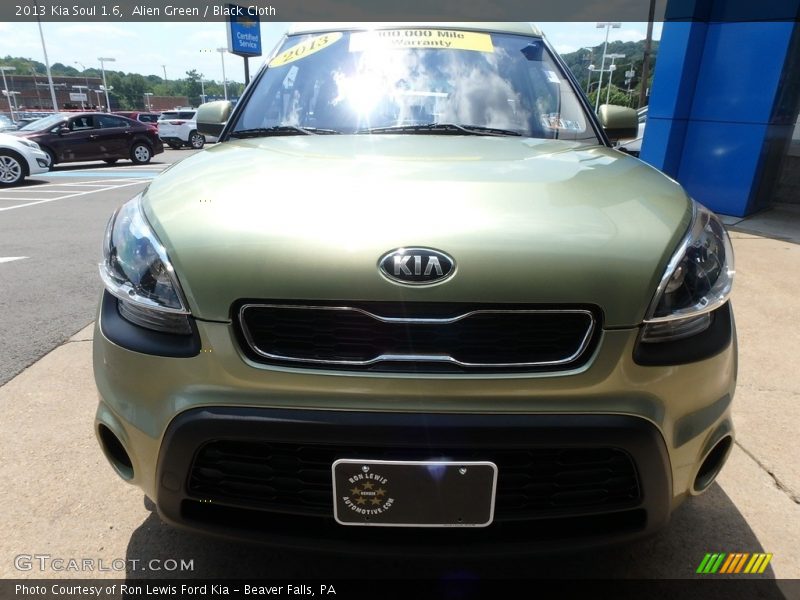 Alien Green / Black Cloth 2013 Kia Soul 1.6