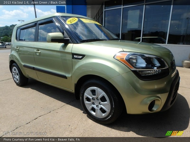 Alien Green / Black Cloth 2013 Kia Soul 1.6