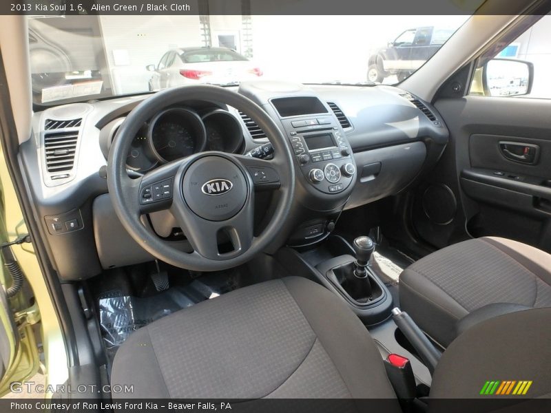 Alien Green / Black Cloth 2013 Kia Soul 1.6