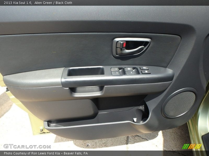 Alien Green / Black Cloth 2013 Kia Soul 1.6