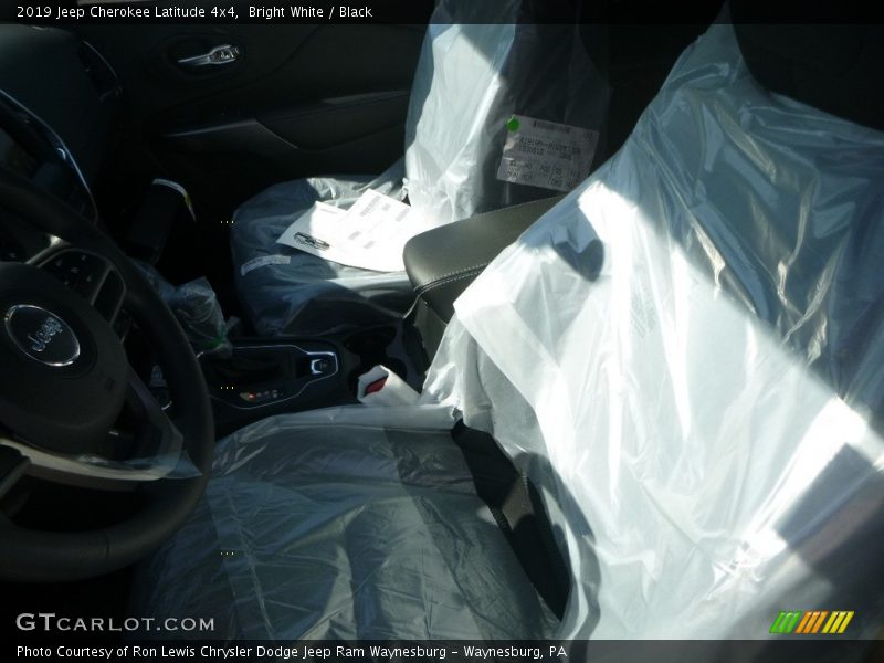 Bright White / Black 2019 Jeep Cherokee Latitude 4x4