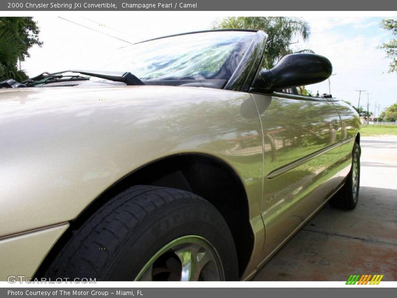 Champagne Pearl / Camel 2000 Chrysler Sebring JXi Convertible