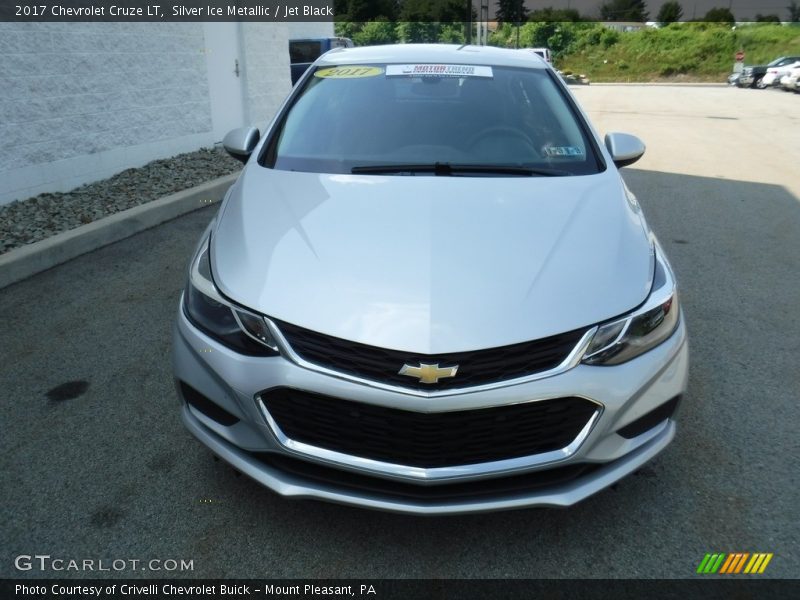 Silver Ice Metallic / Jet Black 2017 Chevrolet Cruze LT