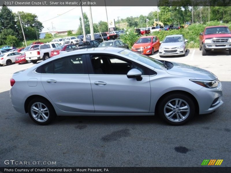 Silver Ice Metallic / Jet Black 2017 Chevrolet Cruze LT