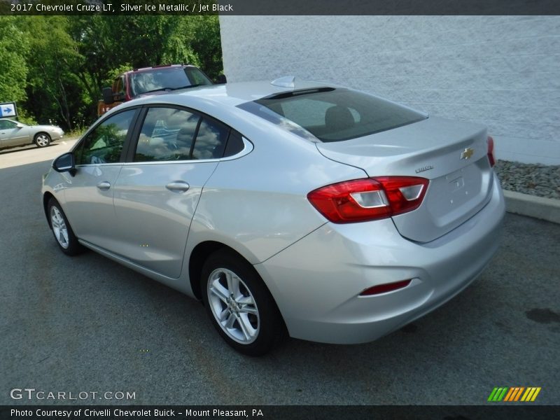 Silver Ice Metallic / Jet Black 2017 Chevrolet Cruze LT