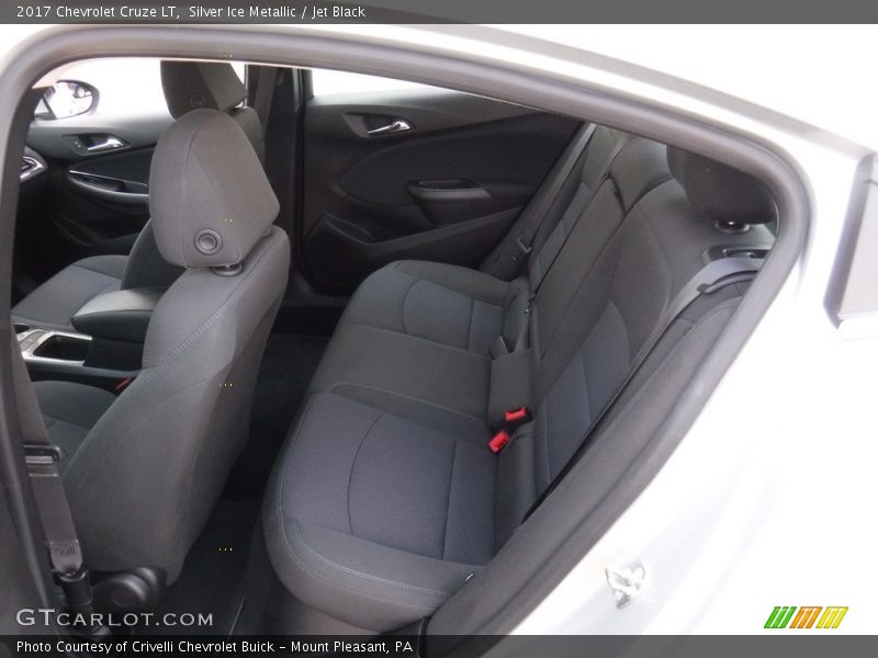 Silver Ice Metallic / Jet Black 2017 Chevrolet Cruze LT
