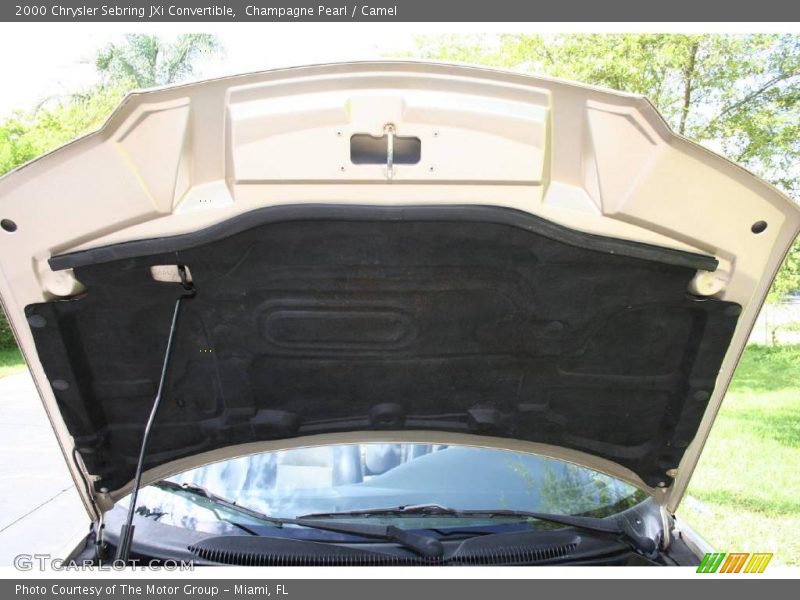 Champagne Pearl / Camel 2000 Chrysler Sebring JXi Convertible