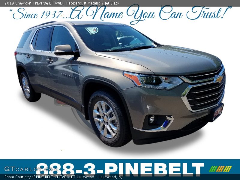 Pepperdust Metallic / Jet Black 2019 Chevrolet Traverse LT AWD
