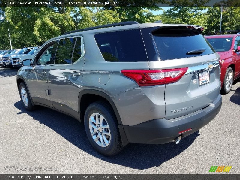 Pepperdust Metallic / Jet Black 2019 Chevrolet Traverse LT AWD