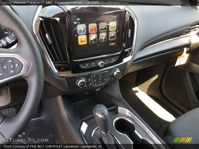 Controls of 2019 Traverse LT AWD