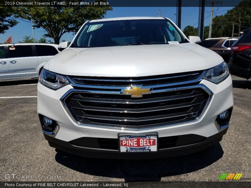 Pearl White / Jet Black 2019 Chevrolet Traverse LT AWD