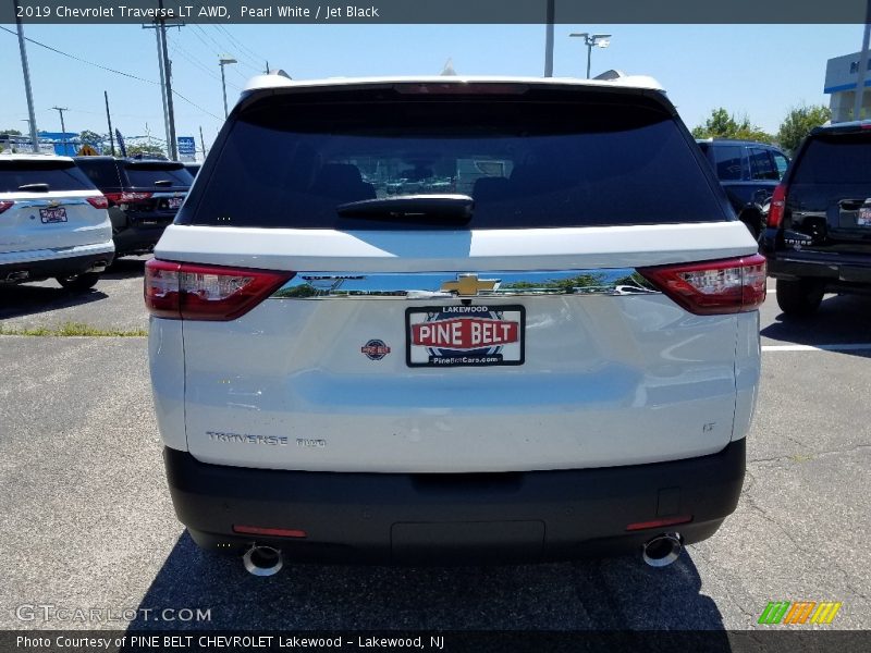Pearl White / Jet Black 2019 Chevrolet Traverse LT AWD