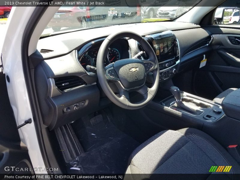 Pearl White / Jet Black 2019 Chevrolet Traverse LT AWD