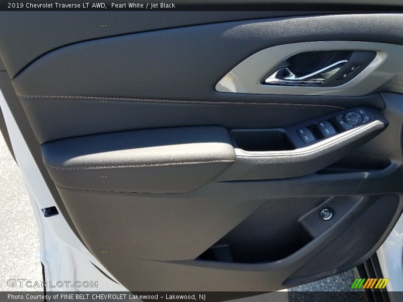 Pearl White / Jet Black 2019 Chevrolet Traverse LT AWD