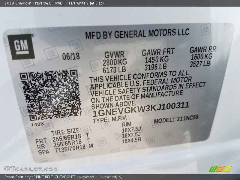 Pearl White / Jet Black 2019 Chevrolet Traverse LT AWD