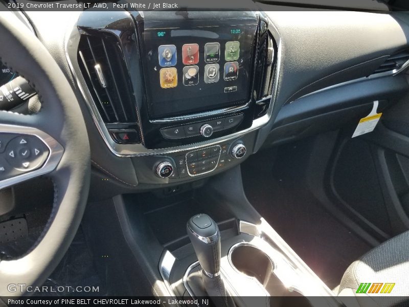 Pearl White / Jet Black 2019 Chevrolet Traverse LT AWD