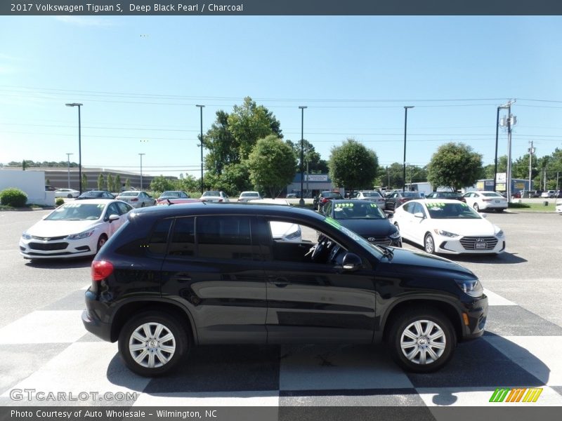 Deep Black Pearl / Charcoal 2017 Volkswagen Tiguan S