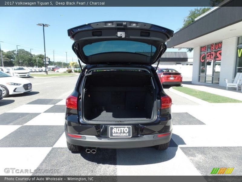 Deep Black Pearl / Charcoal 2017 Volkswagen Tiguan S