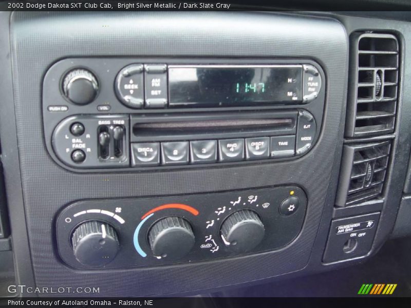 Bright Silver Metallic / Dark Slate Gray 2002 Dodge Dakota SXT Club Cab
