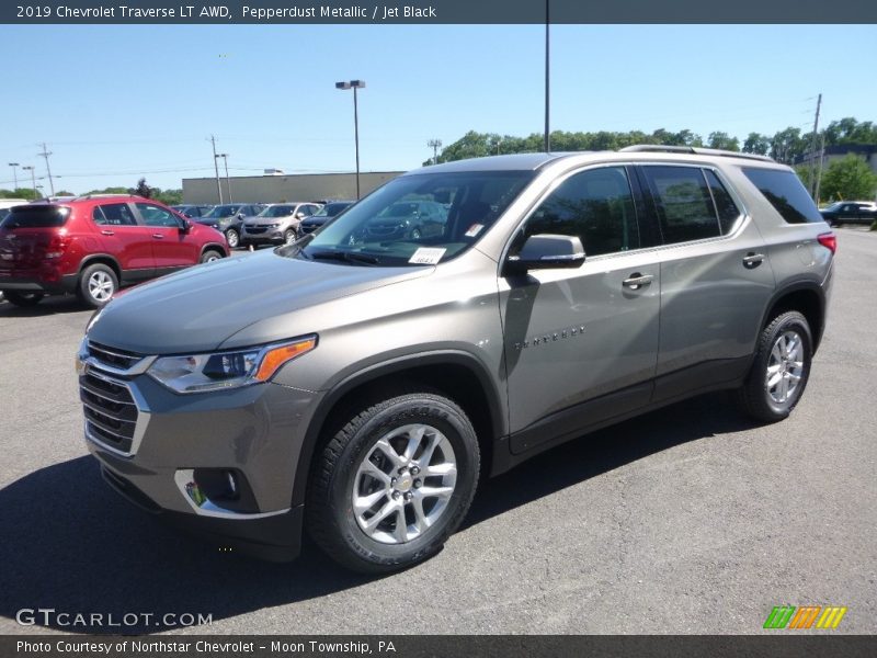 Pepperdust Metallic / Jet Black 2019 Chevrolet Traverse LT AWD