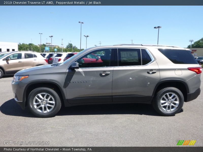 Pepperdust Metallic / Jet Black 2019 Chevrolet Traverse LT AWD