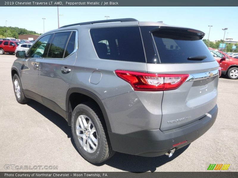 Pepperdust Metallic / Jet Black 2019 Chevrolet Traverse LT AWD