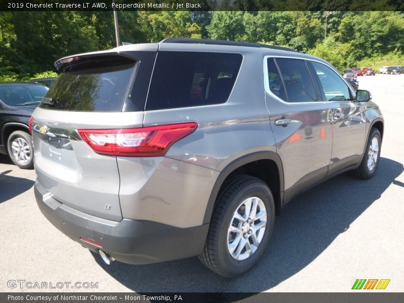 Pepperdust Metallic / Jet Black 2019 Chevrolet Traverse LT AWD