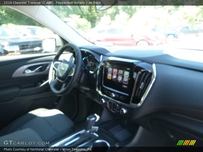 Pepperdust Metallic / Jet Black 2019 Chevrolet Traverse LT AWD