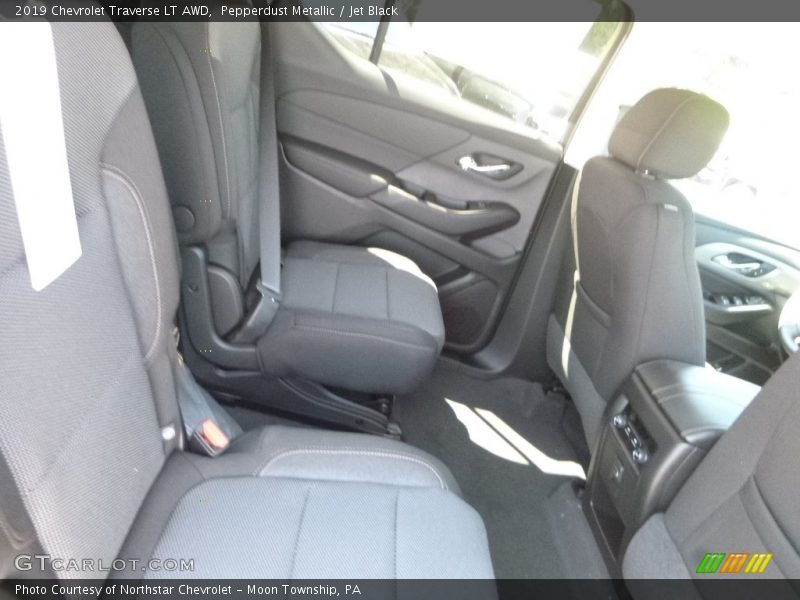 Pepperdust Metallic / Jet Black 2019 Chevrolet Traverse LT AWD