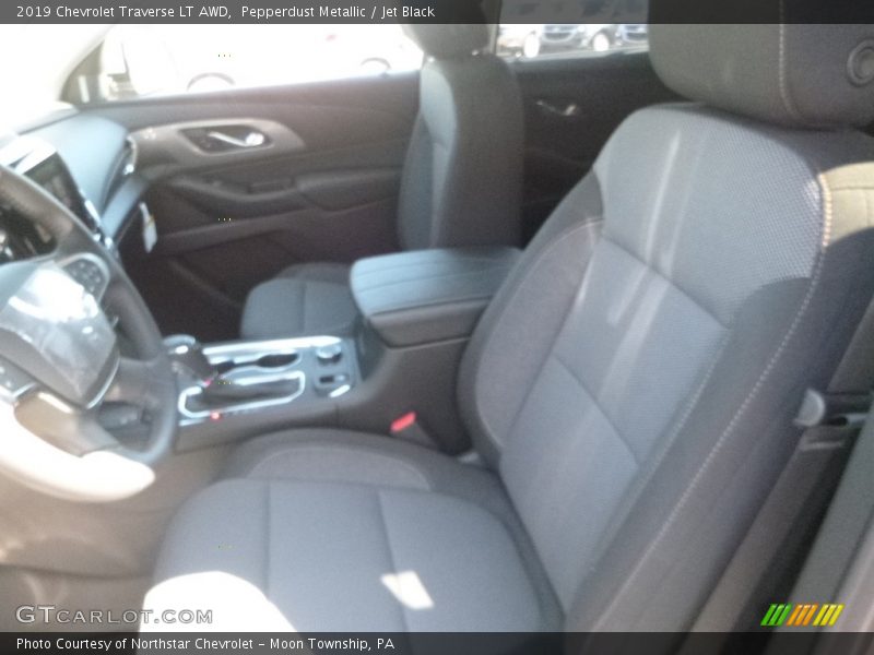 Pepperdust Metallic / Jet Black 2019 Chevrolet Traverse LT AWD