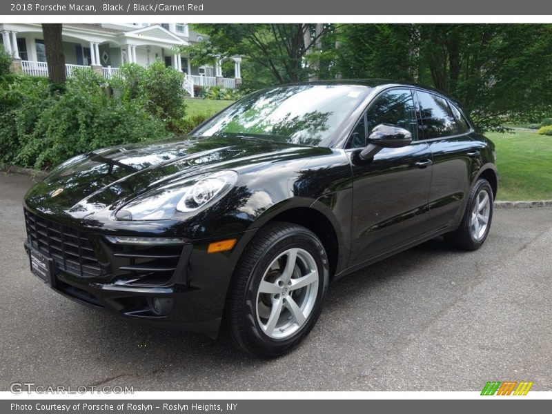 Black / Black/Garnet Red 2018 Porsche Macan