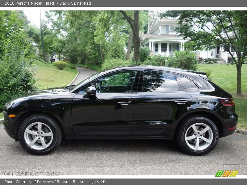 Black / Black/Garnet Red 2018 Porsche Macan