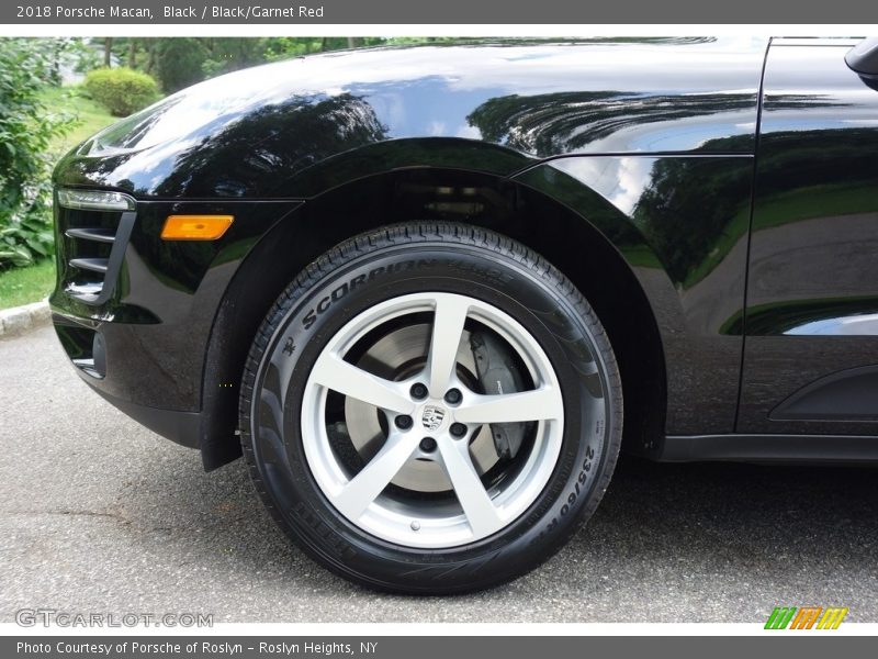 Black / Black/Garnet Red 2018 Porsche Macan