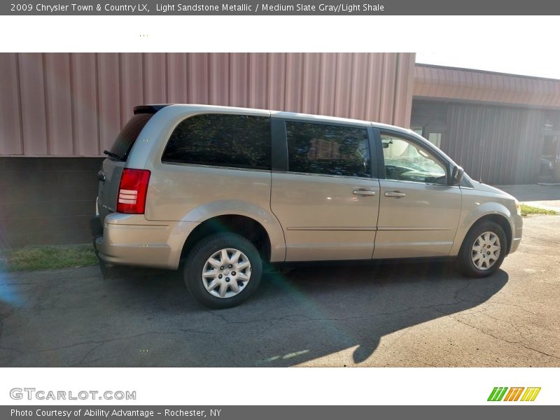 Light Sandstone Metallic / Medium Slate Gray/Light Shale 2009 Chrysler Town & Country LX
