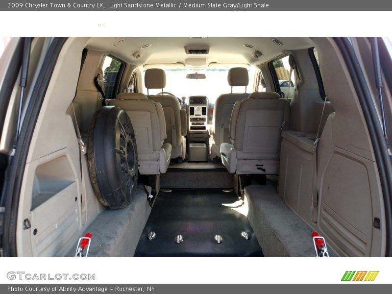 Light Sandstone Metallic / Medium Slate Gray/Light Shale 2009 Chrysler Town & Country LX