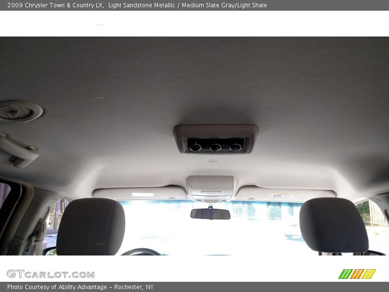 Light Sandstone Metallic / Medium Slate Gray/Light Shale 2009 Chrysler Town & Country LX