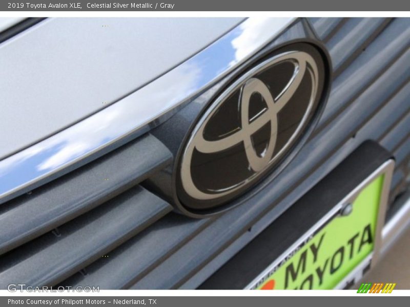 Celestial Silver Metallic / Gray 2019 Toyota Avalon XLE