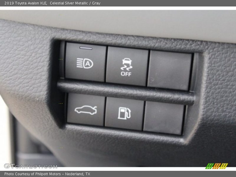 Celestial Silver Metallic / Gray 2019 Toyota Avalon XLE