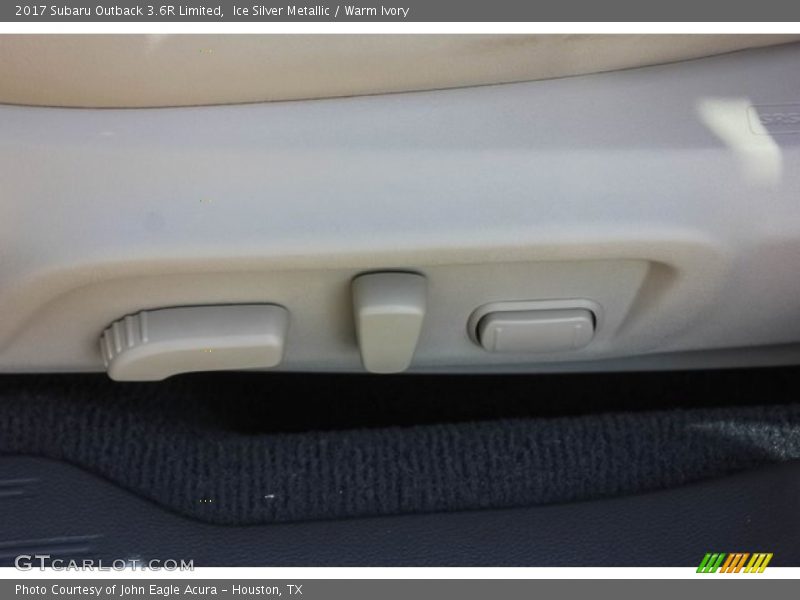 Ice Silver Metallic / Warm Ivory 2017 Subaru Outback 3.6R Limited