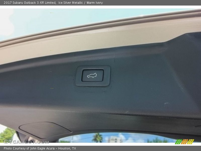 Ice Silver Metallic / Warm Ivory 2017 Subaru Outback 3.6R Limited