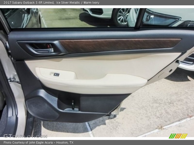 Ice Silver Metallic / Warm Ivory 2017 Subaru Outback 3.6R Limited
