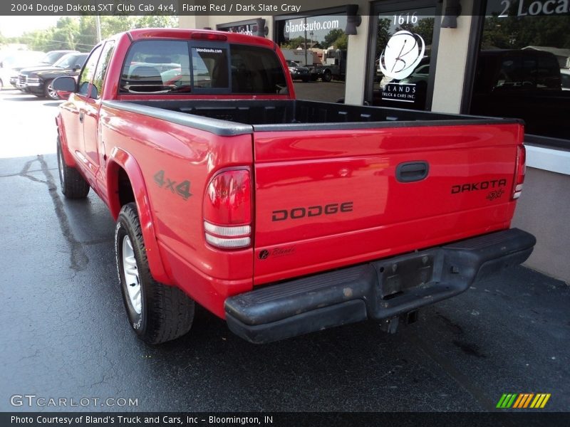 Flame Red / Dark Slate Gray 2004 Dodge Dakota SXT Club Cab 4x4