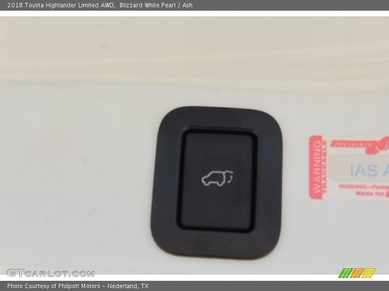 Blizzard White Pearl / Ash 2018 Toyota Highlander Limited AWD