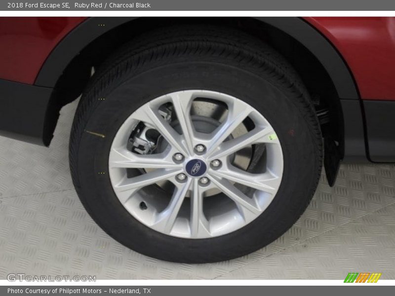 Ruby Red / Charcoal Black 2018 Ford Escape SE